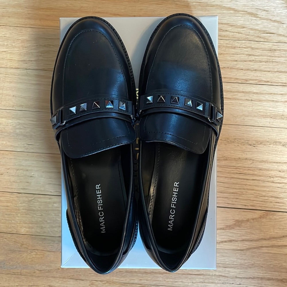 Marc Fisher Women’s Size 7 flats with studs
